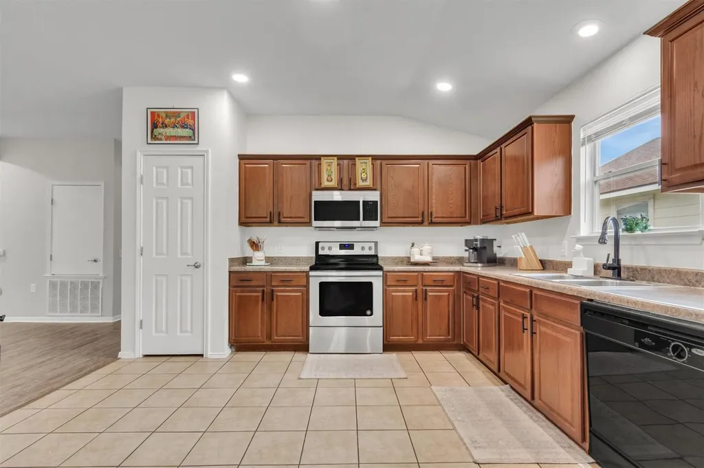 6105 Constellation Circle Del Valle TX 78617