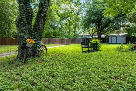 114 N College Street Gonzales TX 78629