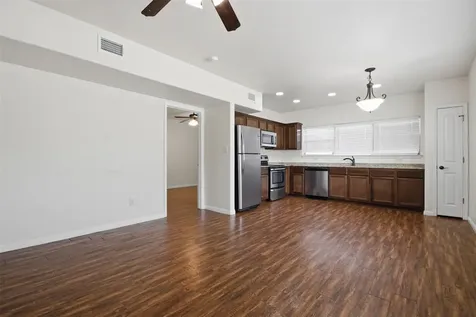 302 W San Antonio Street San Marcos TX 78666