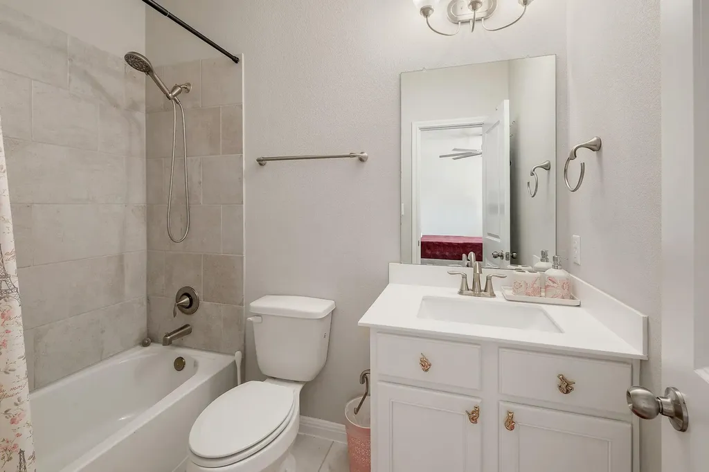 1136 Almeria Bend Leander TX 78641