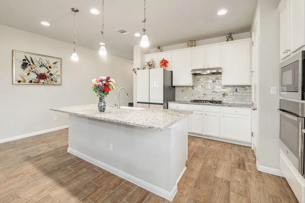 1136 Almeria Bend Leander TX 78641