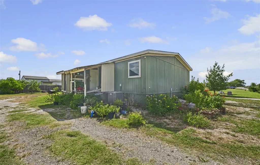 5904 Fm 621 Martindale TX 78655