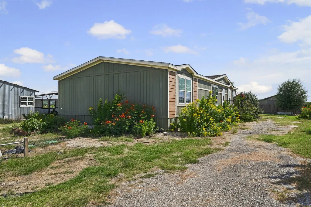 5904 Fm 621 Martindale TX 78655
