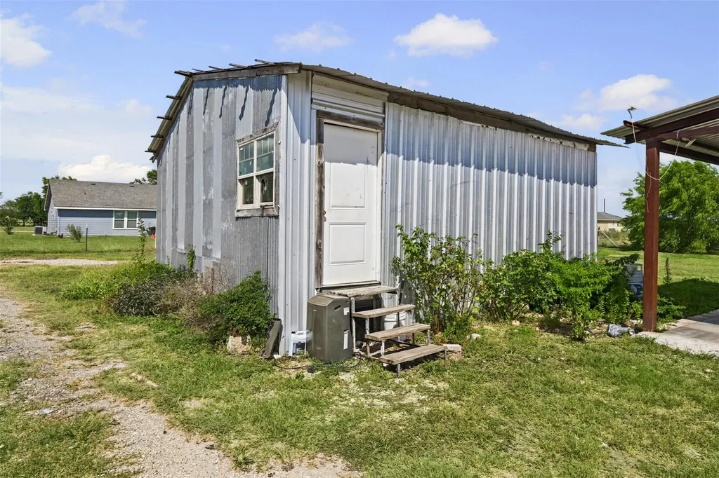 5904 Fm 621 Martindale TX 78655