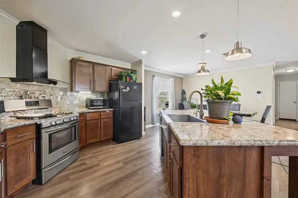 5904 Fm 621 Martindale TX 78655
