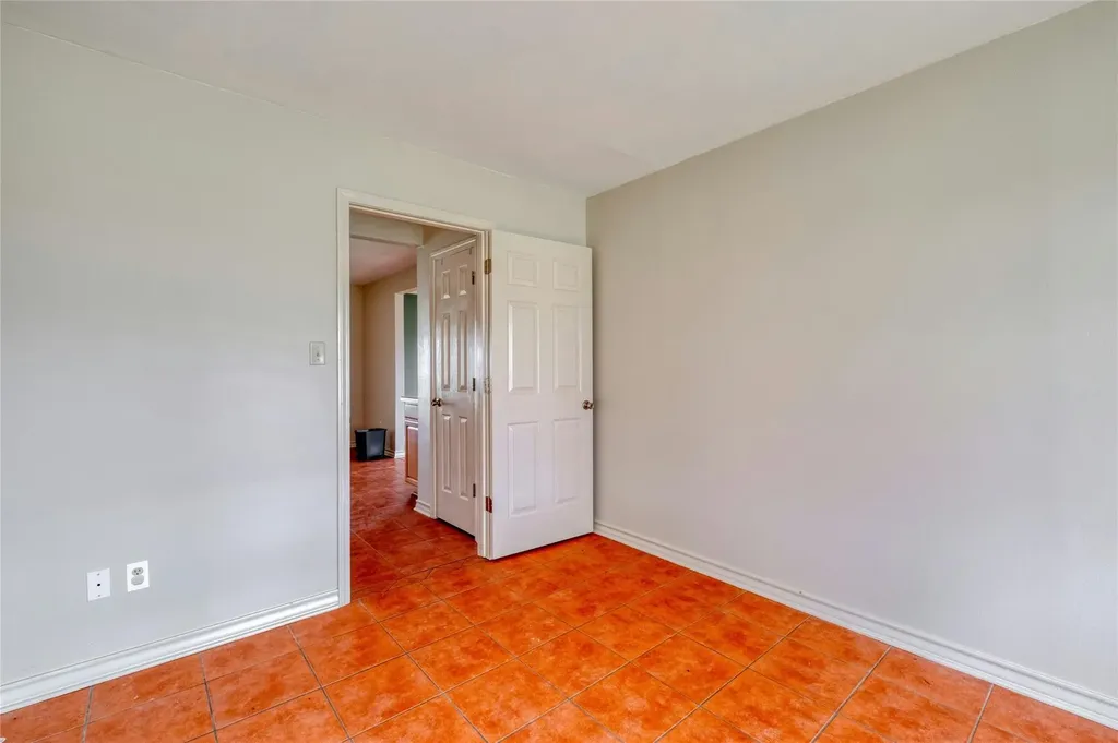 103 Robin Lane Luling TX 78648
