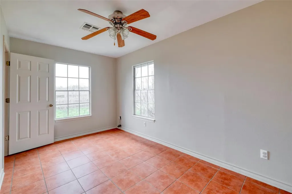 103 Robin Lane Luling TX 78648