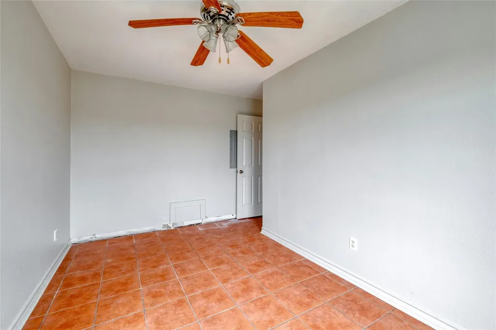 103 Robin Lane Luling TX 78648