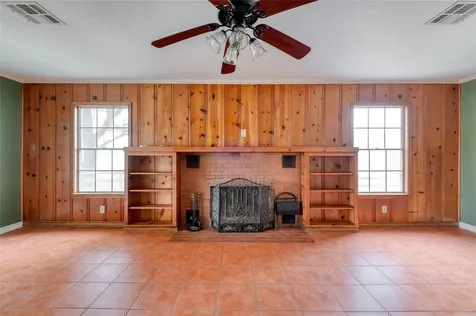 103 Robin Lane Luling TX 78648