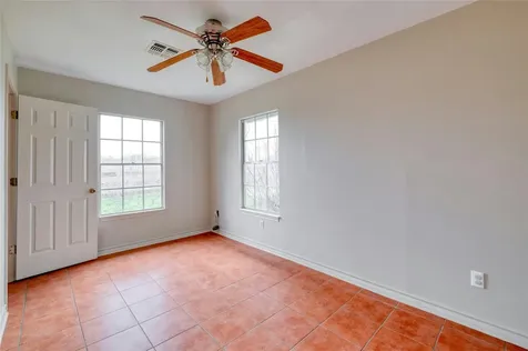103 Robin Lane Luling TX 78648
