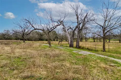 103 Robin Lane Luling TX 78648