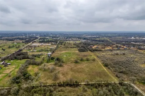 103 Robin Lane Luling TX 78648