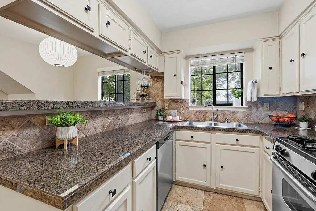 1506 Forest Trail Austin TX 78703