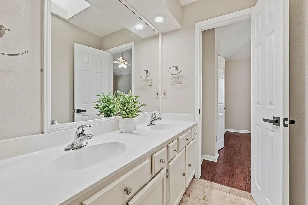 1506 Forest Trail Austin TX 78703