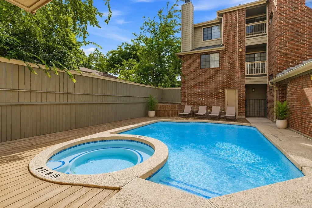 1506 Forest Trail Austin TX 78703