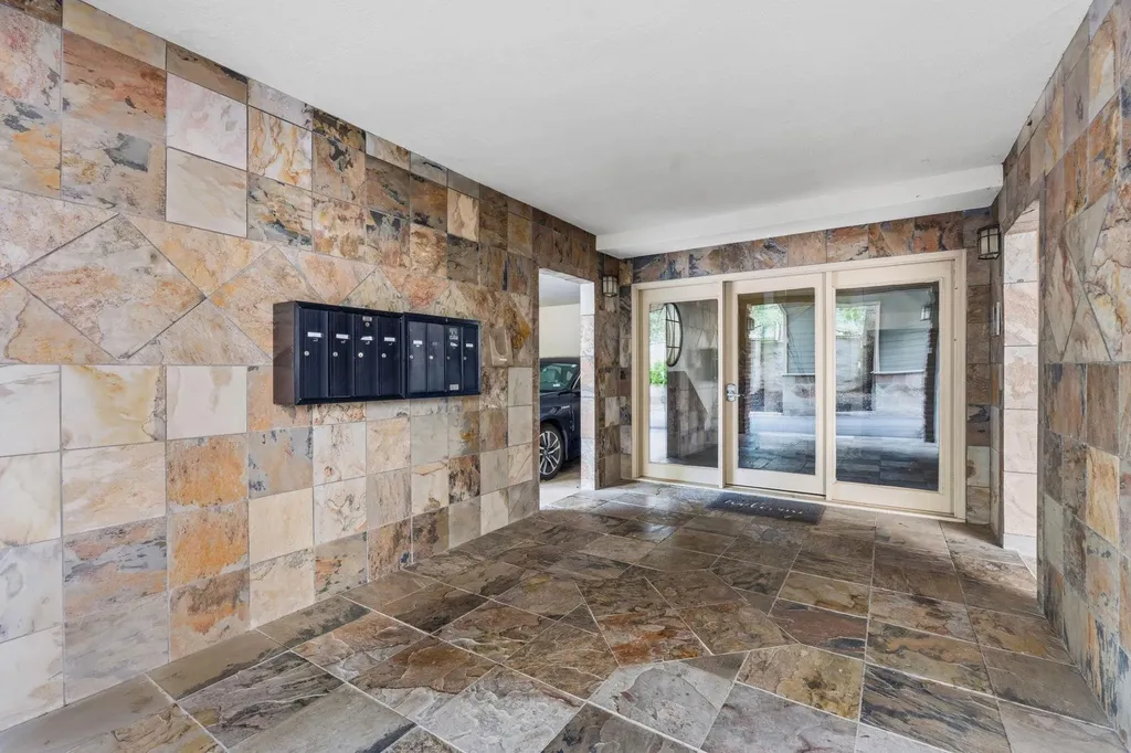 1506 Forest Trail Austin TX 78703