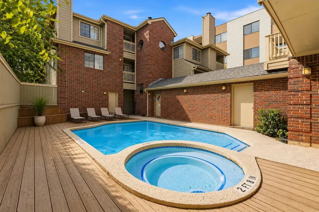 1506 Forest Trail Austin TX 78703