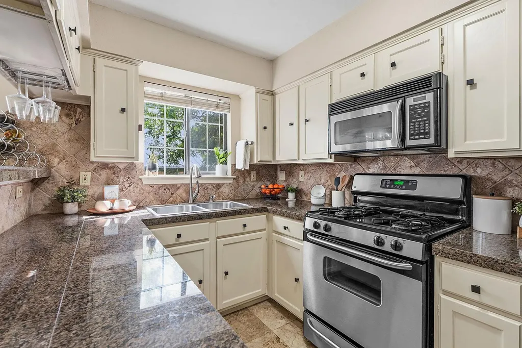 1506 Forest Trail Austin TX 78703