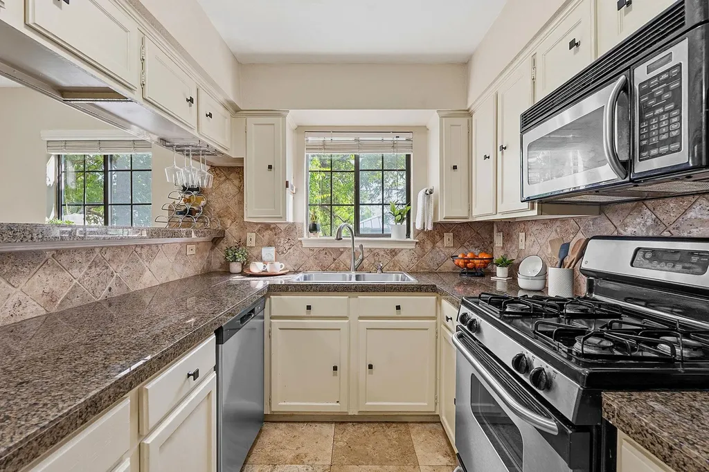 1506 Forest Trail Austin TX 78703