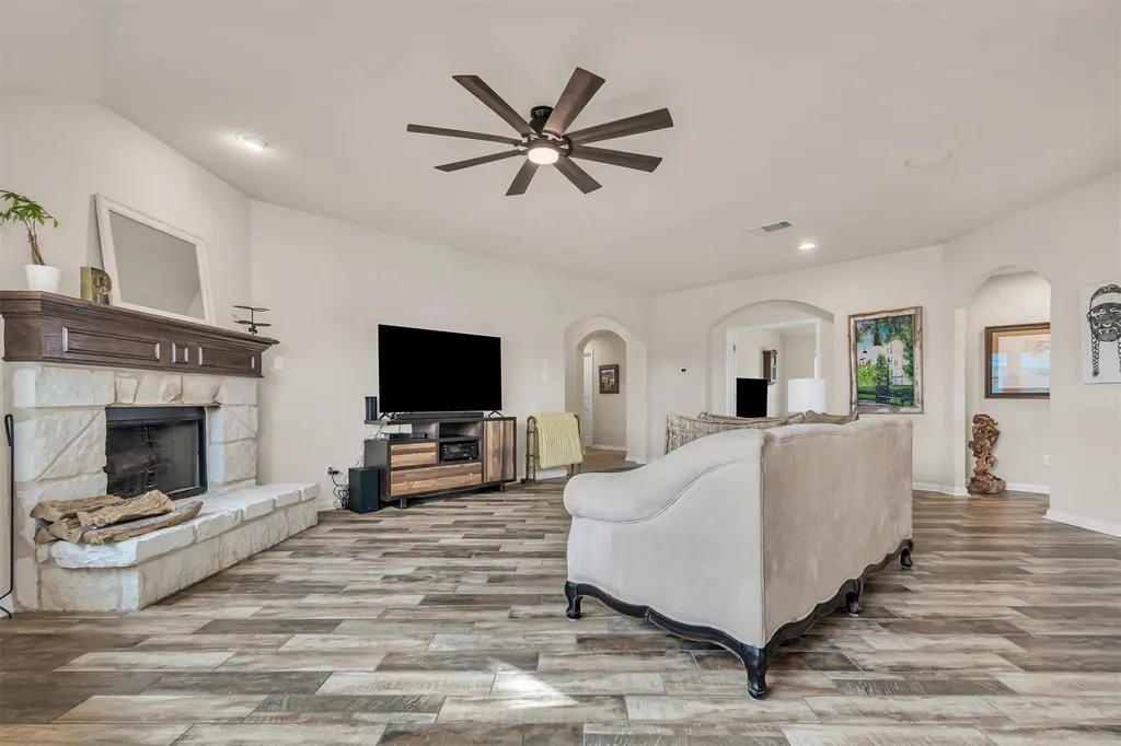 701 Sweet Gum Kyle TX 78640
