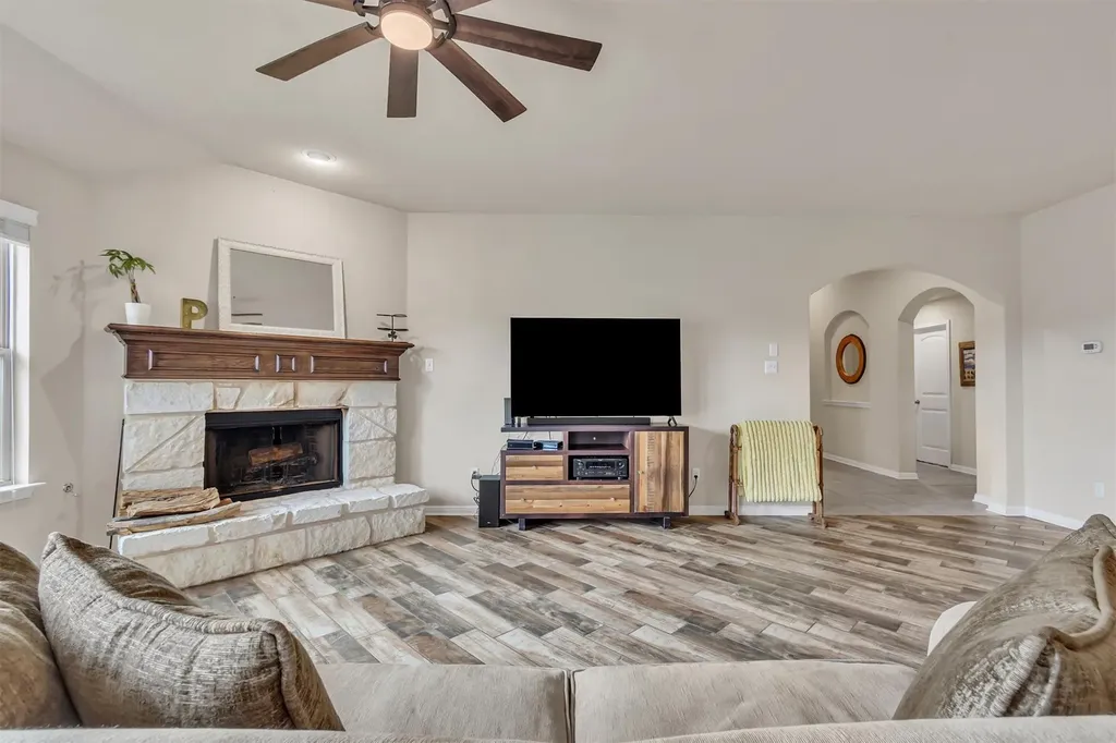 701 Sweet Gum Kyle TX 78640