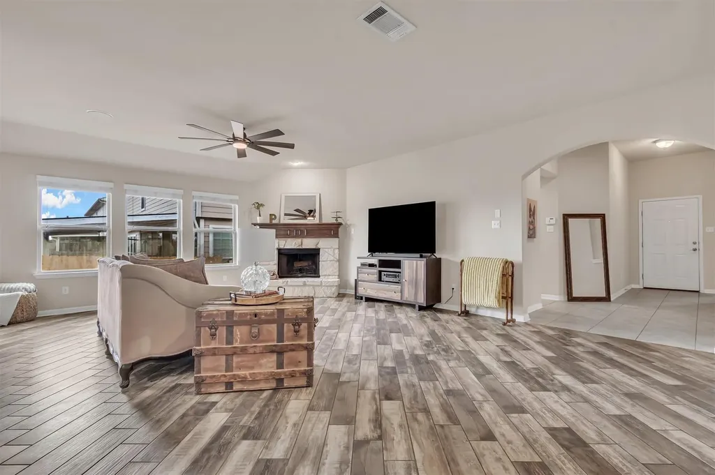 701 Sweet Gum Kyle TX 78640