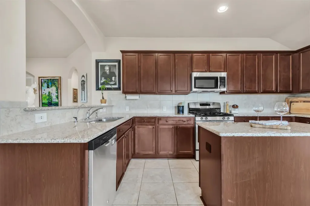 701 Sweet Gum Kyle TX 78640