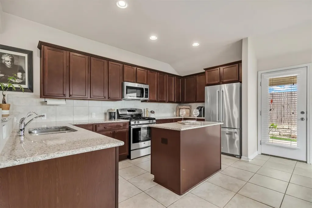 701 Sweet Gum Kyle TX 78640