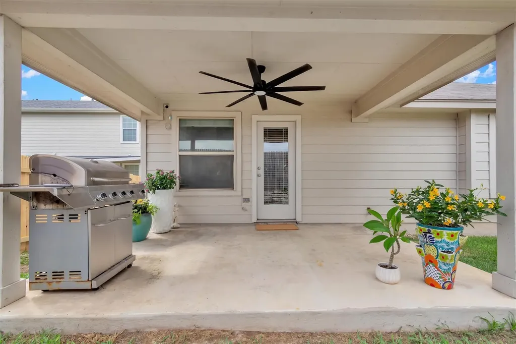 701 Sweet Gum Kyle TX 78640
