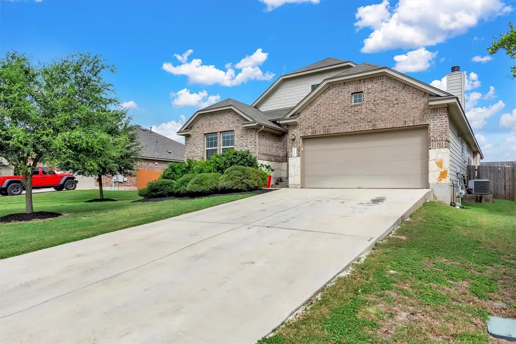701 Sweet Gum Kyle TX 78640