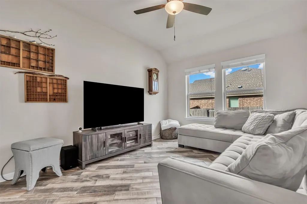 701 Sweet Gum Kyle TX 78640