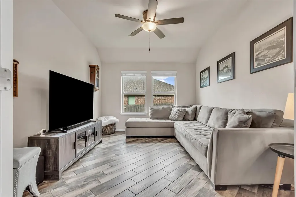 701 Sweet Gum Kyle TX 78640