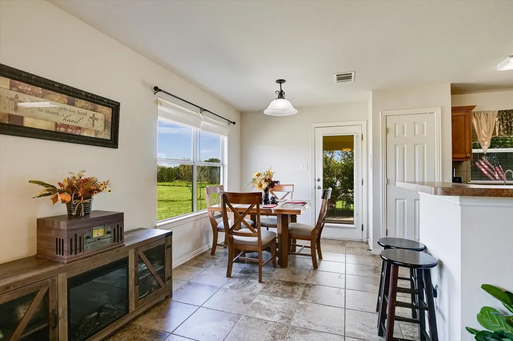 172 Round Up Drive Liberty Hill TX 78642