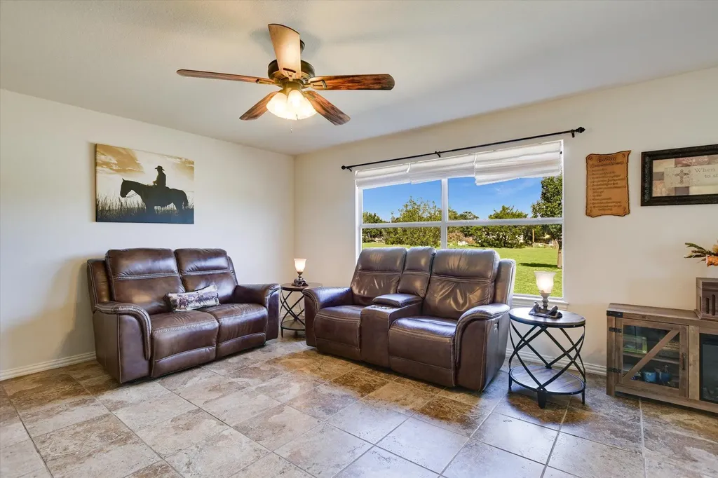 172 Round Up Drive Liberty Hill TX 78642