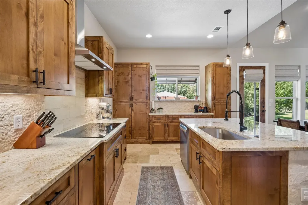 906 Canyon Oak Circle Marble Falls TX 78654