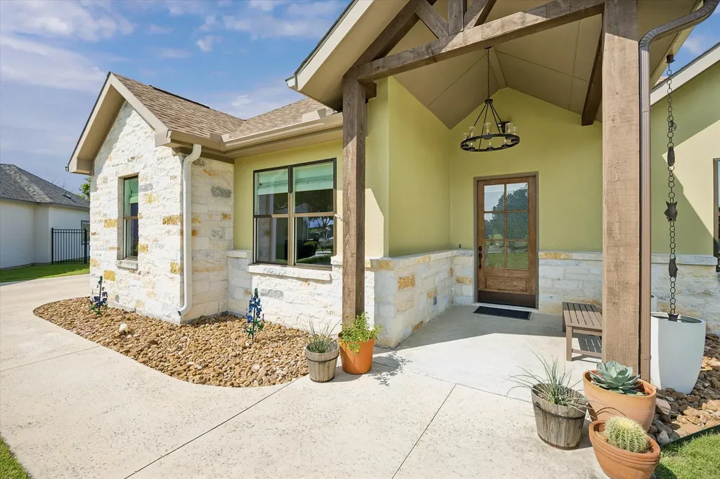 906 Canyon Oak Circle Marble Falls TX 78654