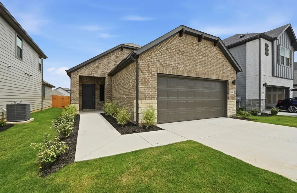 444 Lucky Avenue Elgin TX 78621