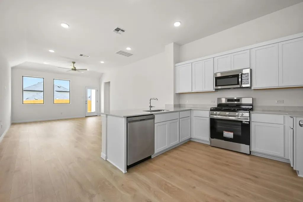 444 Lucky Avenue Elgin TX 78621