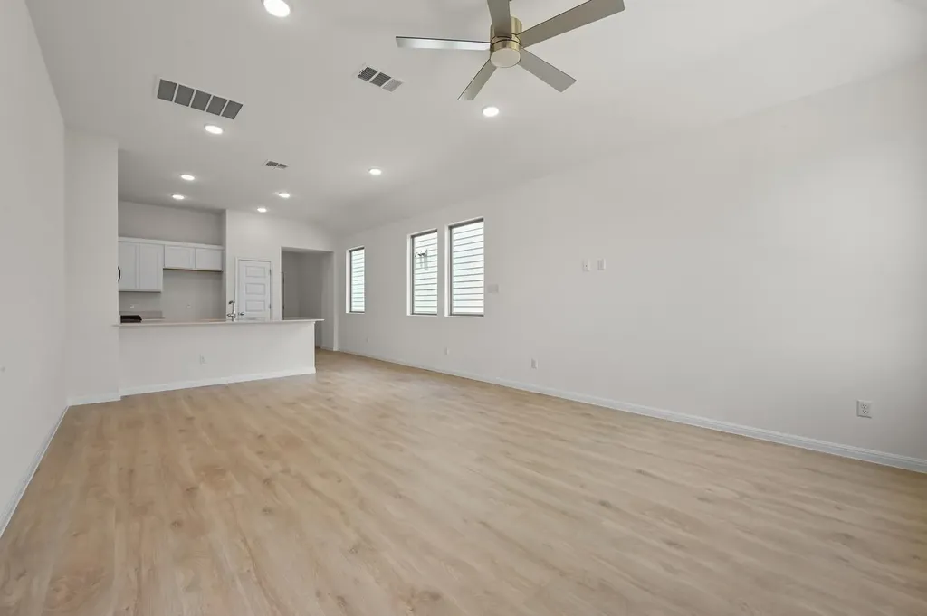 444 Lucky Avenue Elgin TX 78621