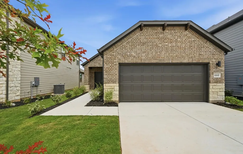 444 Lucky Avenue Elgin TX 78621