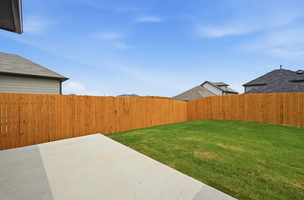 444 Lucky Avenue Elgin TX 78621