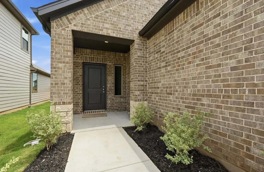 444 Lucky Avenue Elgin TX 78621