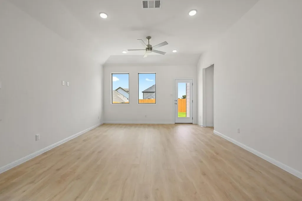 444 Lucky Avenue Elgin TX 78621