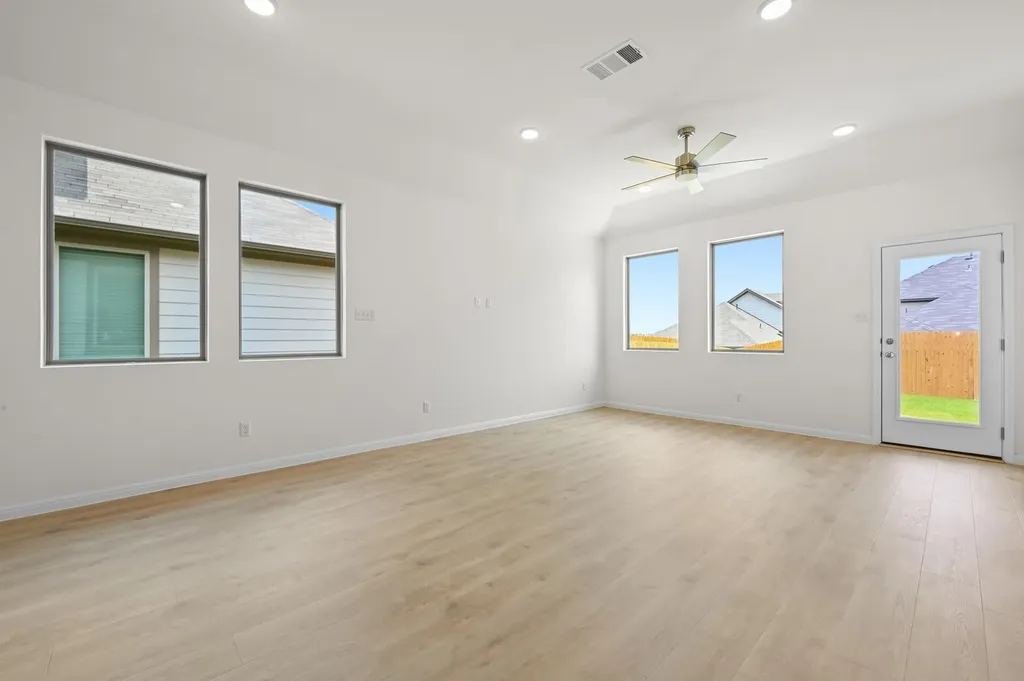444 Lucky Avenue Elgin TX 78621