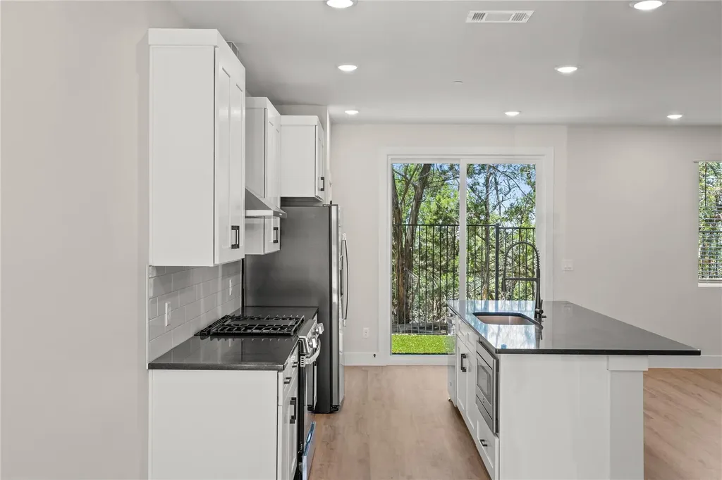 5512 Mobeetie Loop Bee Cave TX 78738
