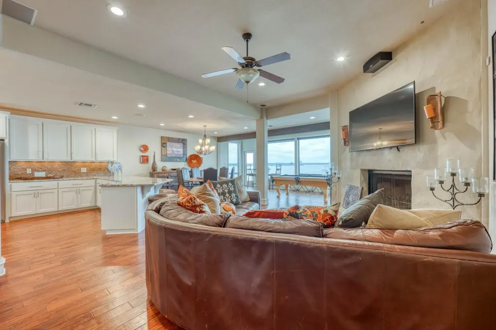 1103 The Cape Road Horseshoe Bay TX 78657