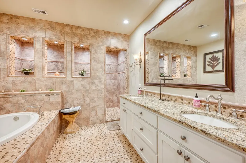 1103 The Cape Road Horseshoe Bay TX 78657
