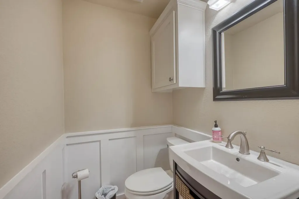 1103 The Cape Road Horseshoe Bay TX 78657