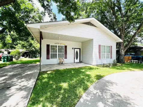 208 E 20th Street Cameron TX 76520