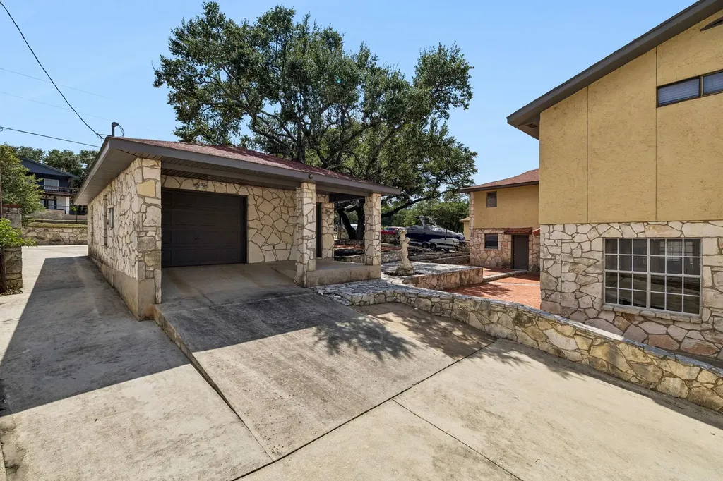408 Edge Hill Drive Canyon Lake TX 78133